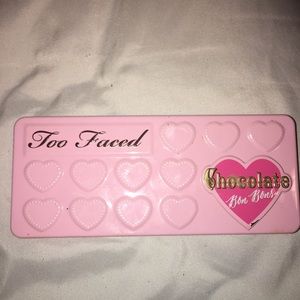 Too faved chocolate bon bon palette